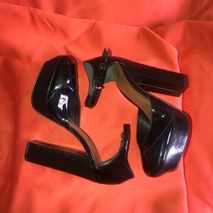 Aldo preppy platform heels w/ ankle strap + closed toe